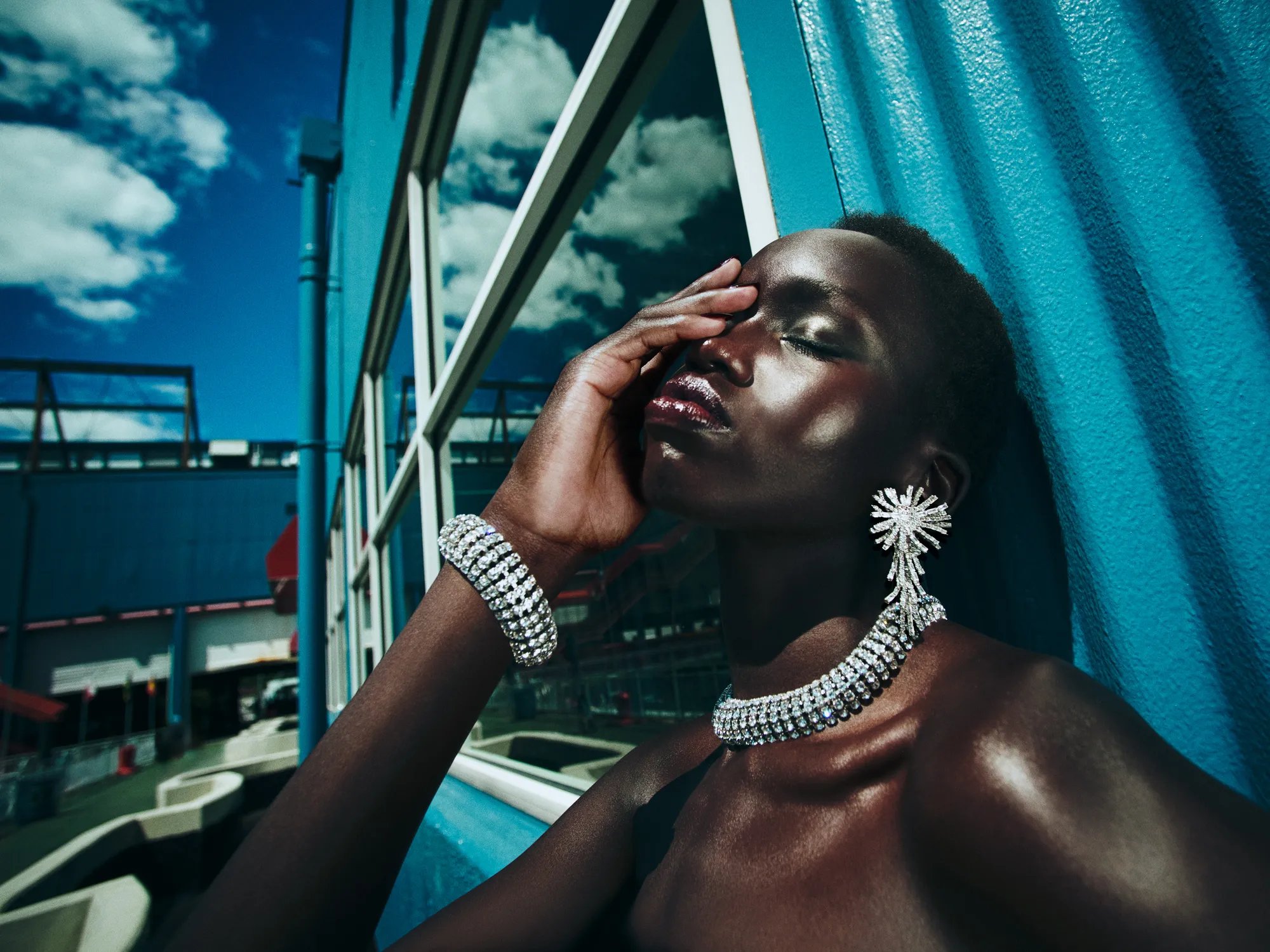 女性情報誌 L'OFFICIEL France June/July 2019 L'Officiel France | The Wall Group