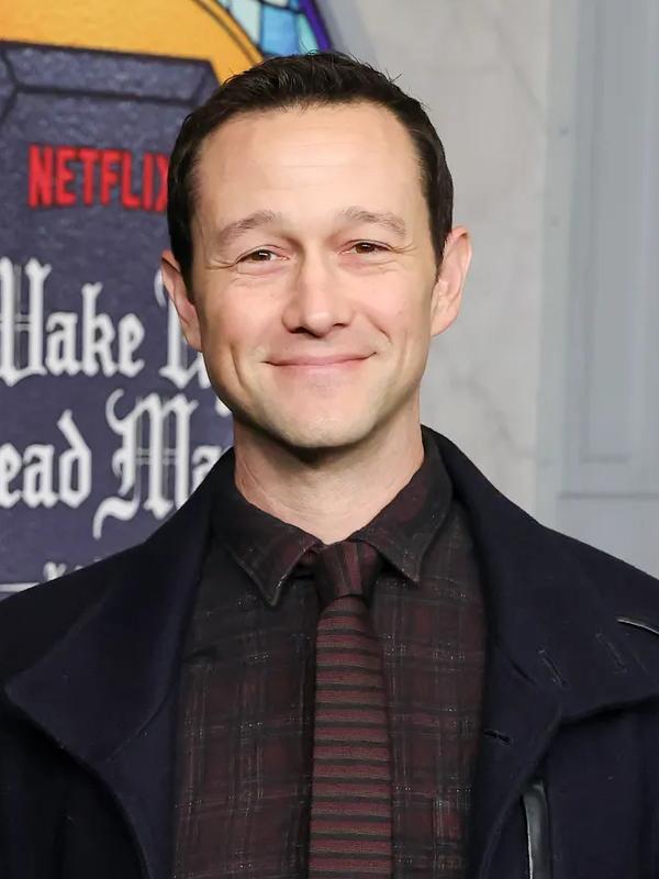 Wake Up Dead Man: A Knives Out Mystery